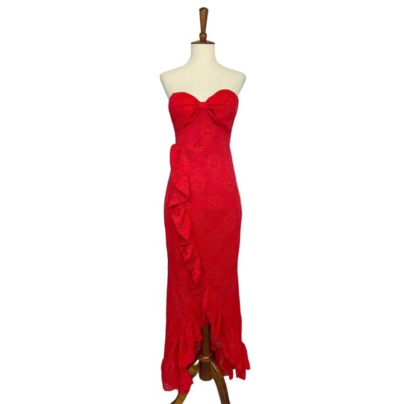 Gorgeous Strapless Red Lace Floor Length Trumpet Gown - Picture 5 of 16